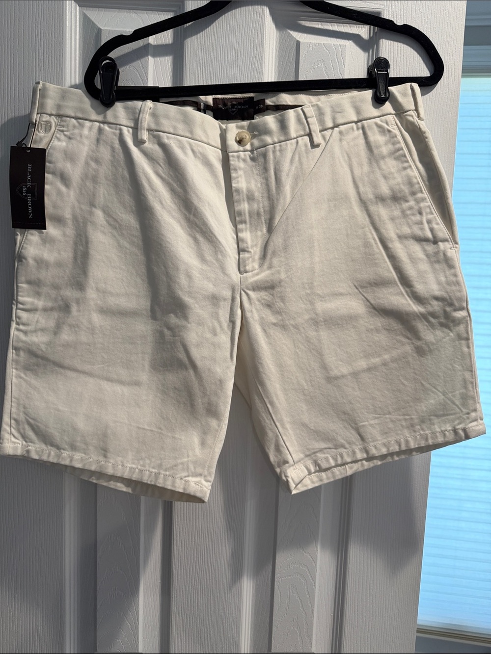 Black Brown 1826 Men's Cream Flat-Front Chino Shorts